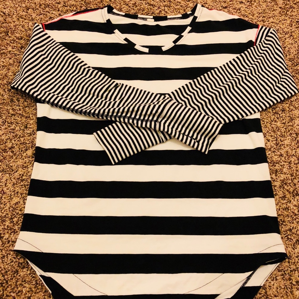 NWOT Lululemon weekend long sleeve Sz8